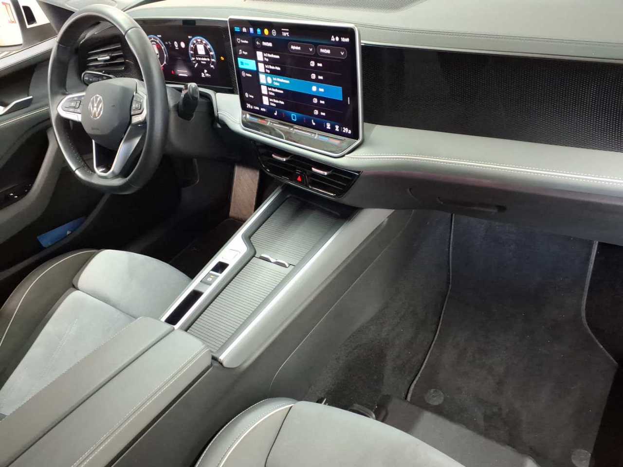 Volkswagen Passat Variant 1.5 e-TSI OPF DSG Business 9