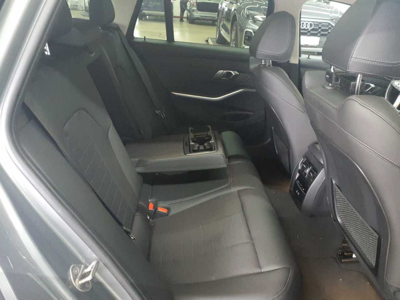 BMW 320i Touring Aut. 13