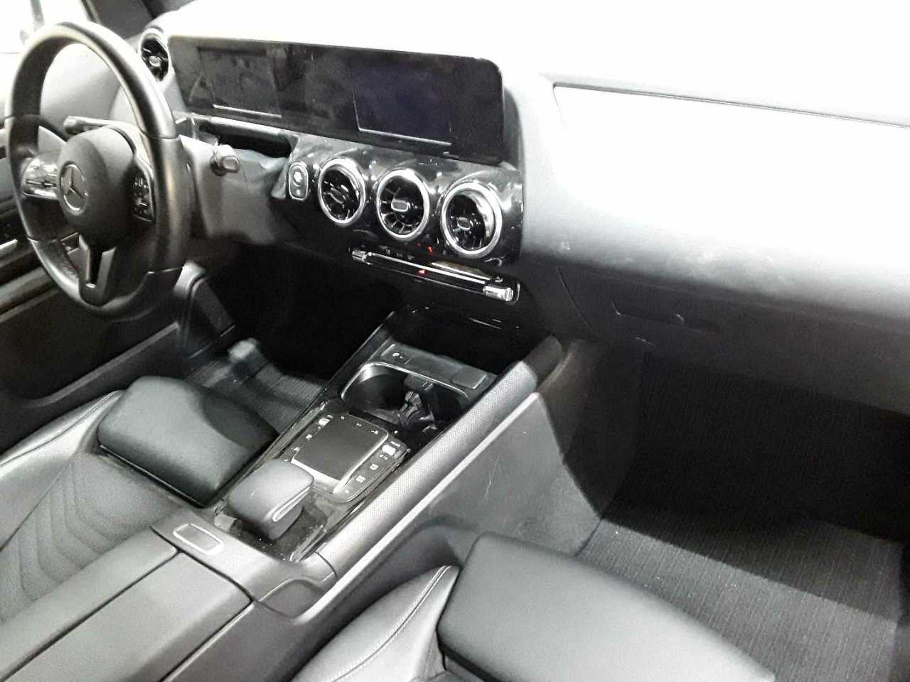 Mercedes-Benz GLA 200 7G-DCT Style 9