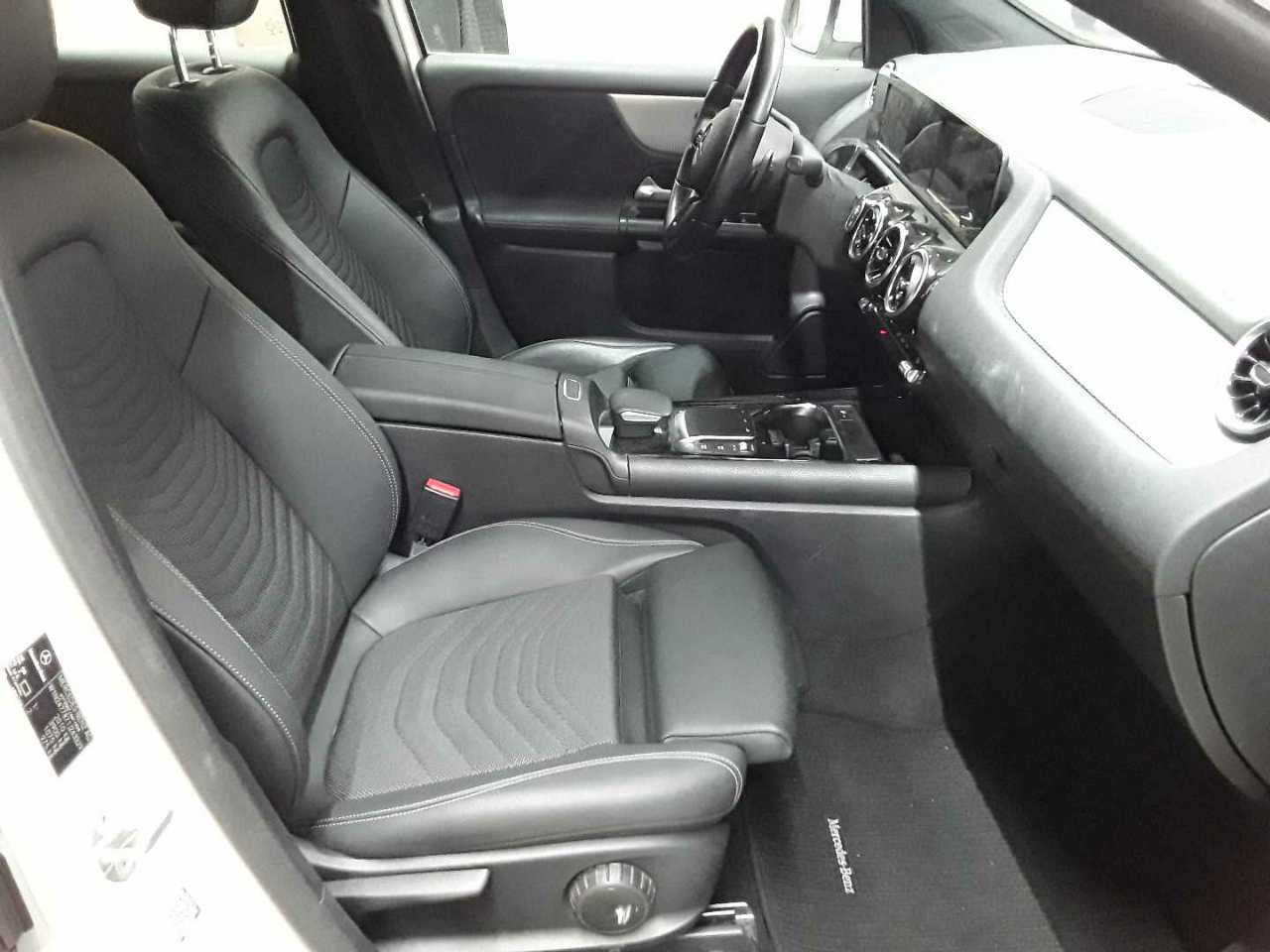 Mercedes-Benz GLA 200 7G-DCT Style 8
