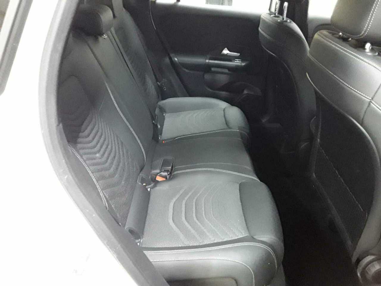 Mercedes-Benz GLA 200 7G-DCT Style 14