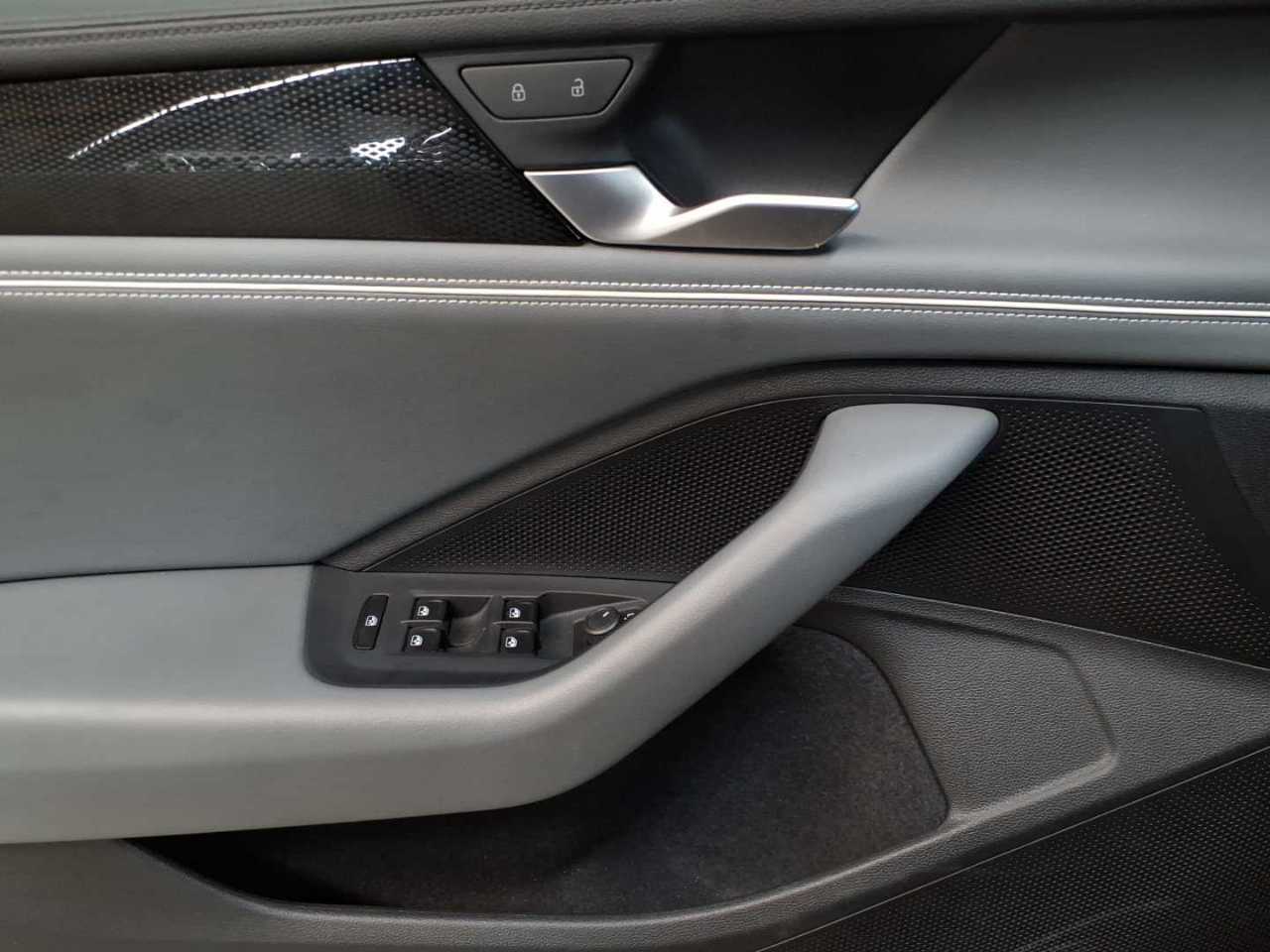 Volkswagen Passat Variant 1.5 e-TSI OPF DSG Business 18