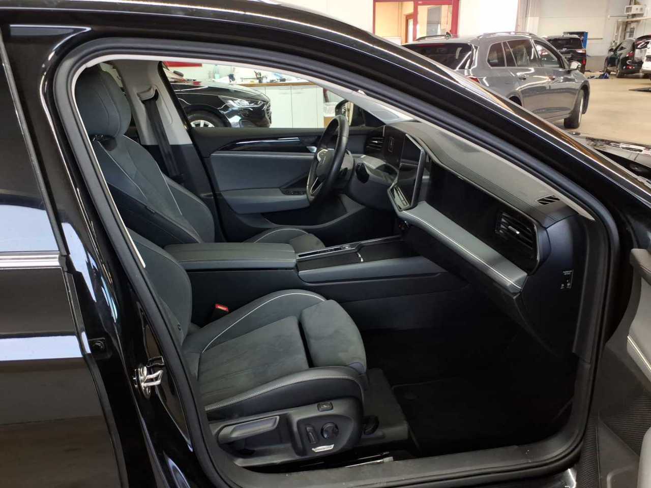 Volkswagen Passat Variant 1.5 e-TSI OPF DSG Business 8