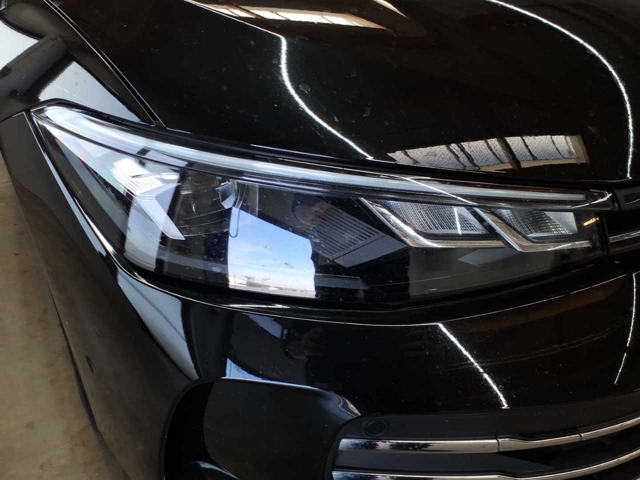 Volkswagen Passat Variant 1.5 e-TSI OPF DSG Business 17
