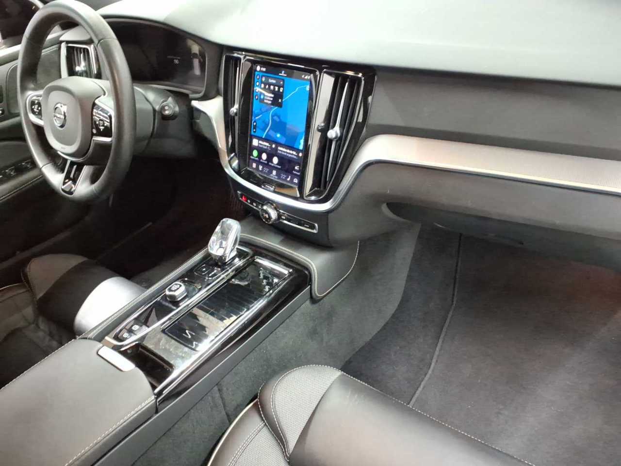 Volvo V60 T6 AWD Recharge Plus Dark 9