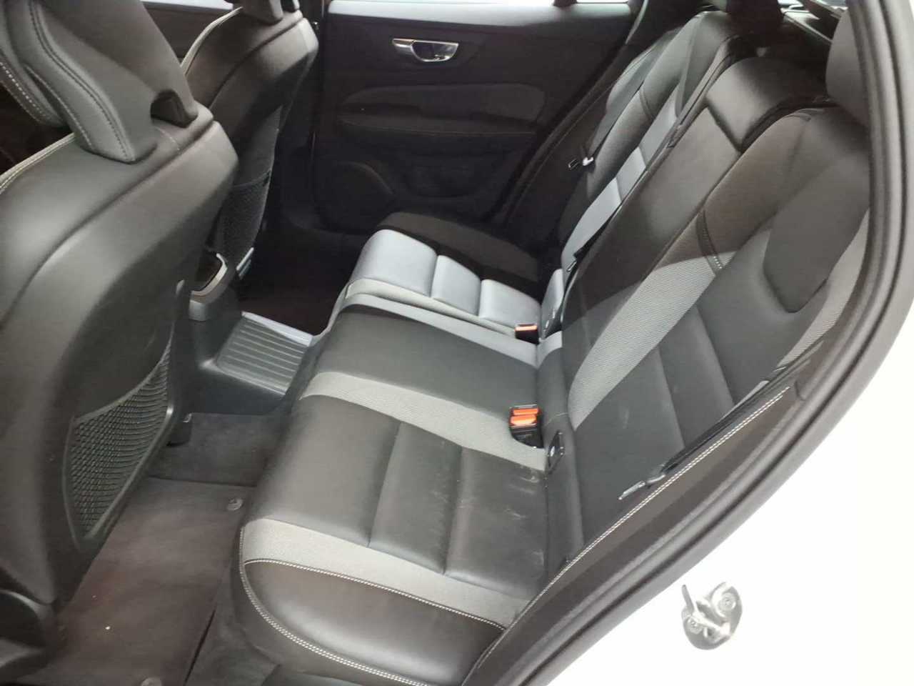 Volvo V60 T6 AWD Recharge Plus Dark 13