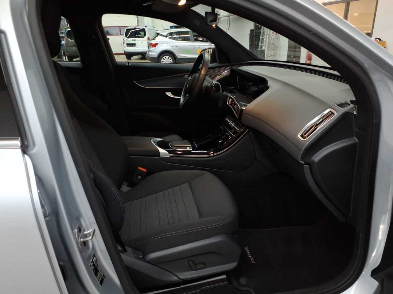 Mercedes-Benz EQC 400 4Matic 8