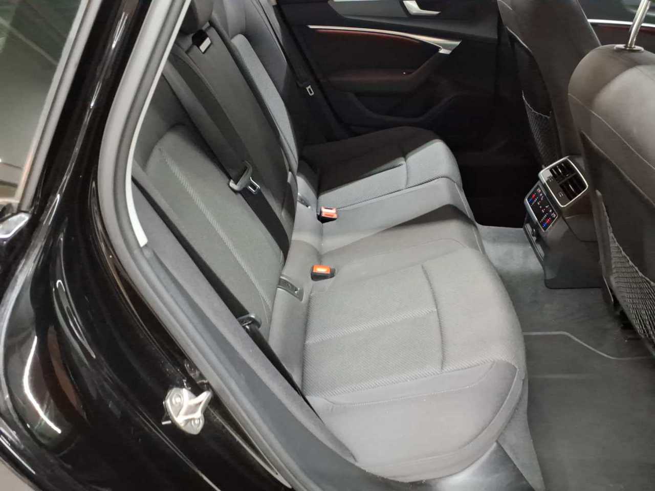 Audi A6 Avant 40 TDI S tronic 14