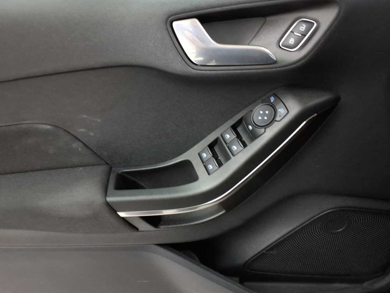 Ford Fiesta 1.0 EcoBoost S&S TITANIUM X 18