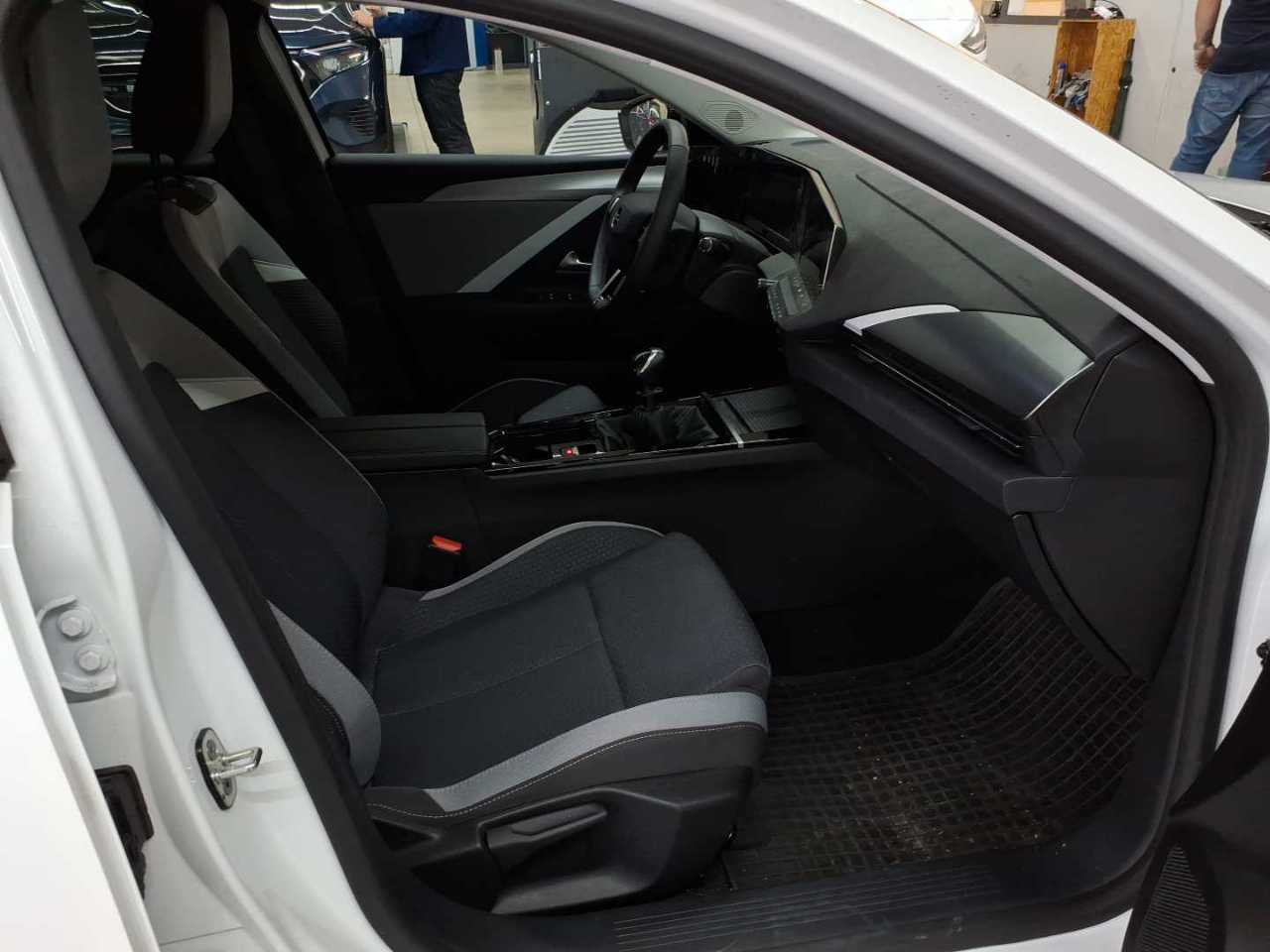 Opel Astra 1.2 Turbo Business Edition 8
