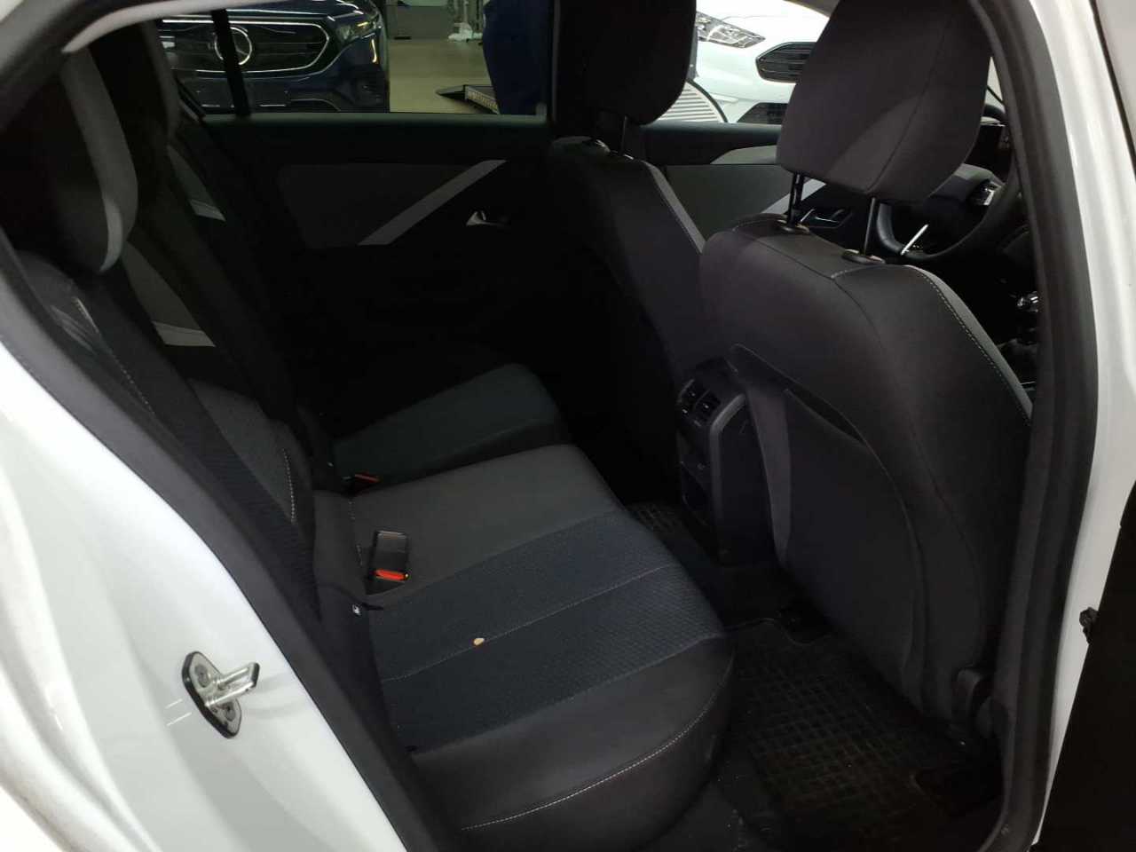 Opel Astra 1.2 Turbo Business Edition 14