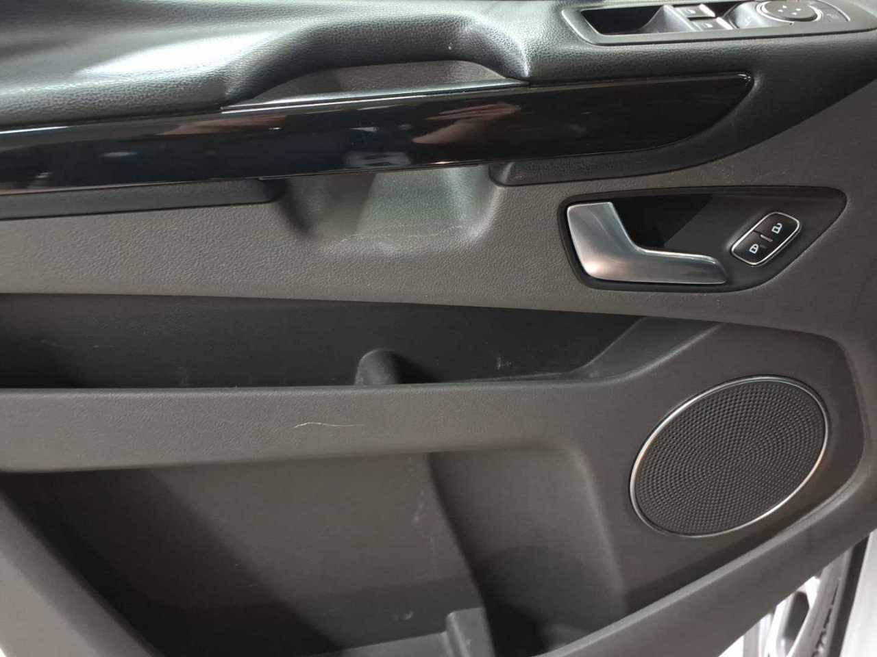 Ford Tourneo Custom 320 L1H1 VA Autm. Active 18