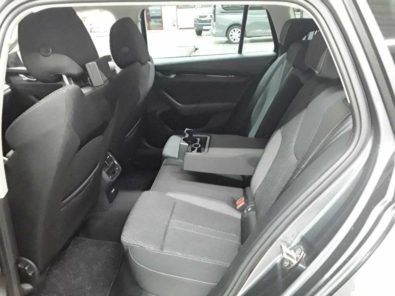 Skoda Octavia Combi 2.0 TDI DSG Ambition 13