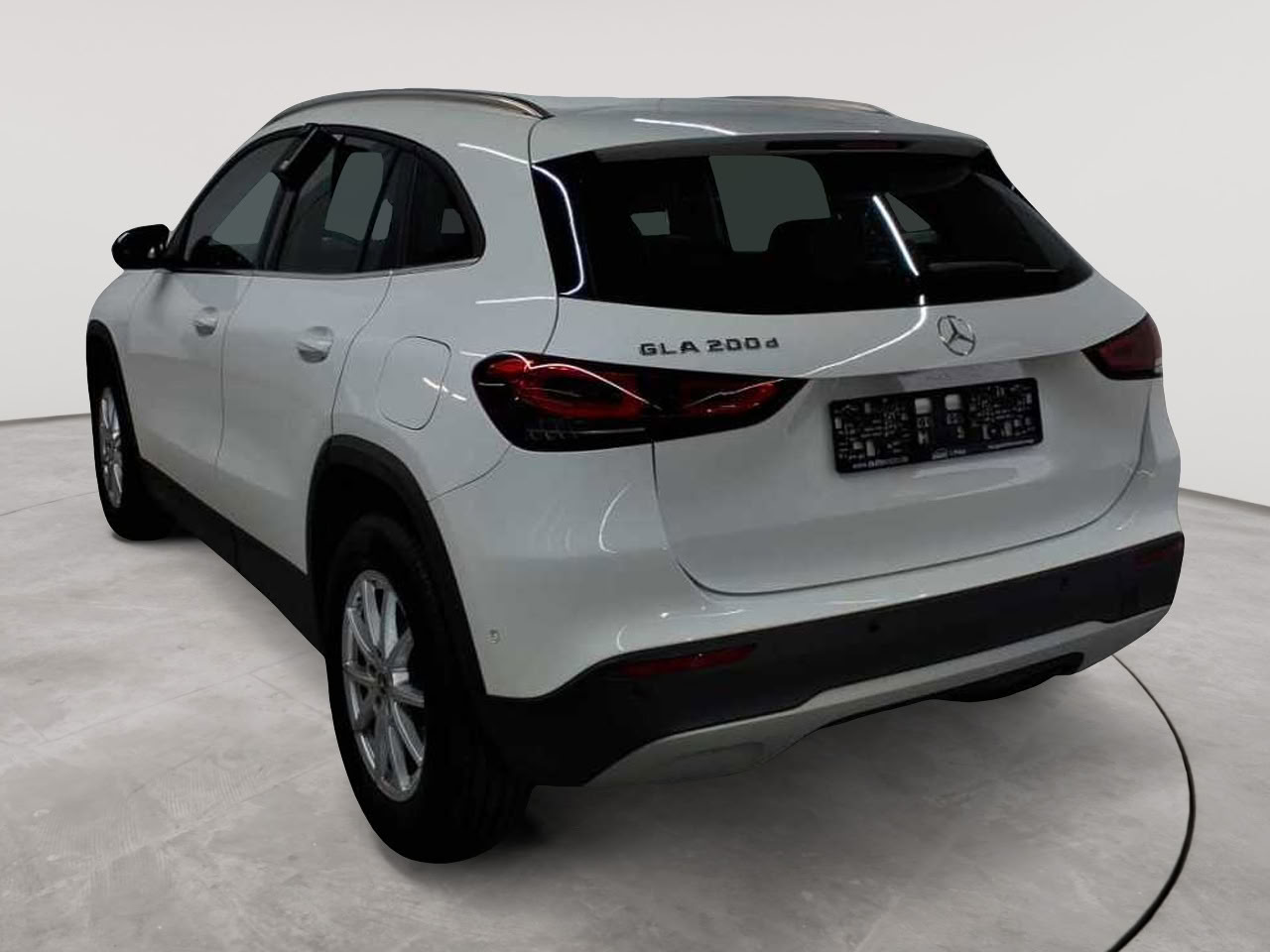 Mercedes-Benz GLA 200 d 8G-DCT 5