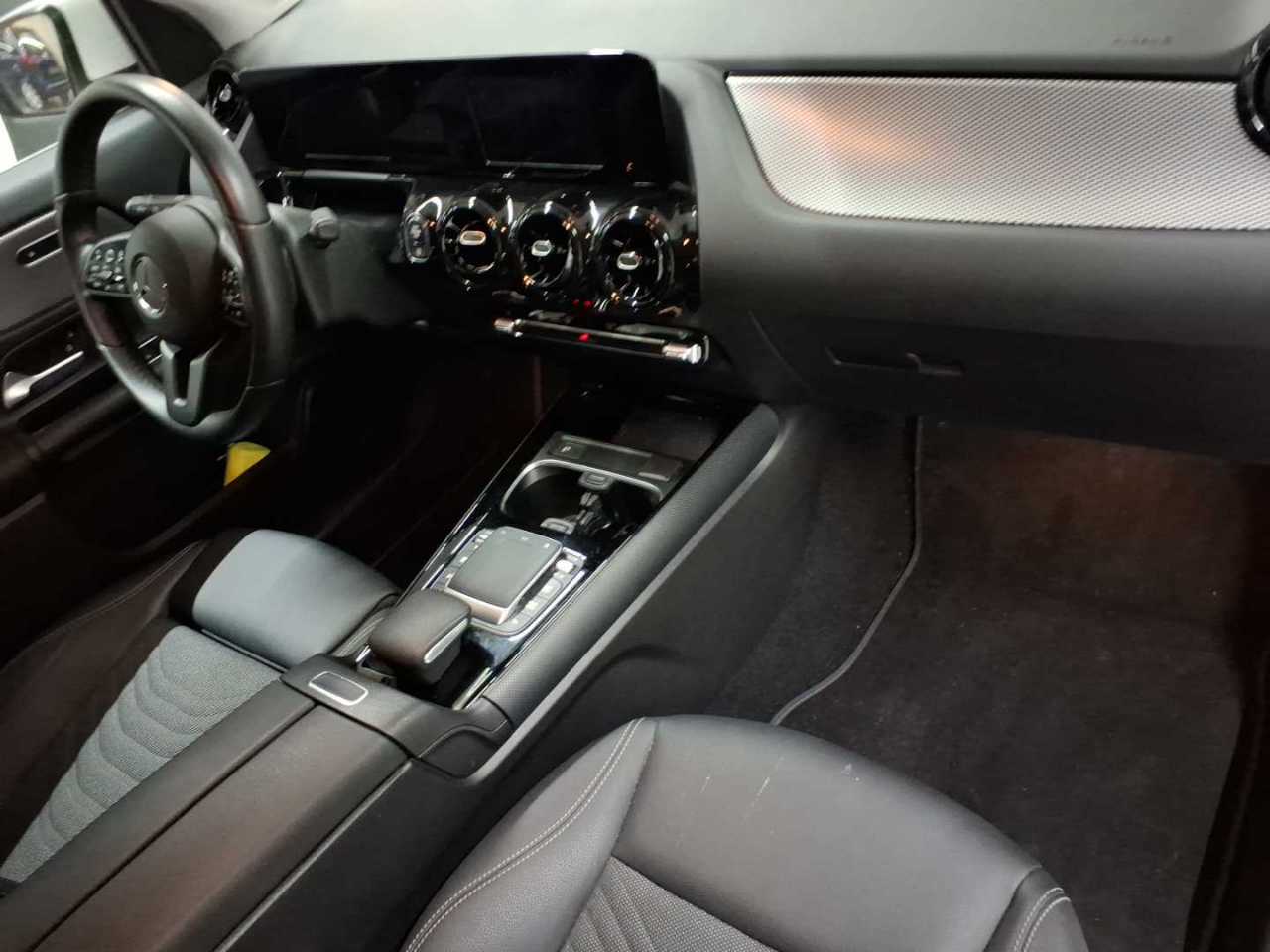 Mercedes-Benz GLA 200 d 8G-DCT 9