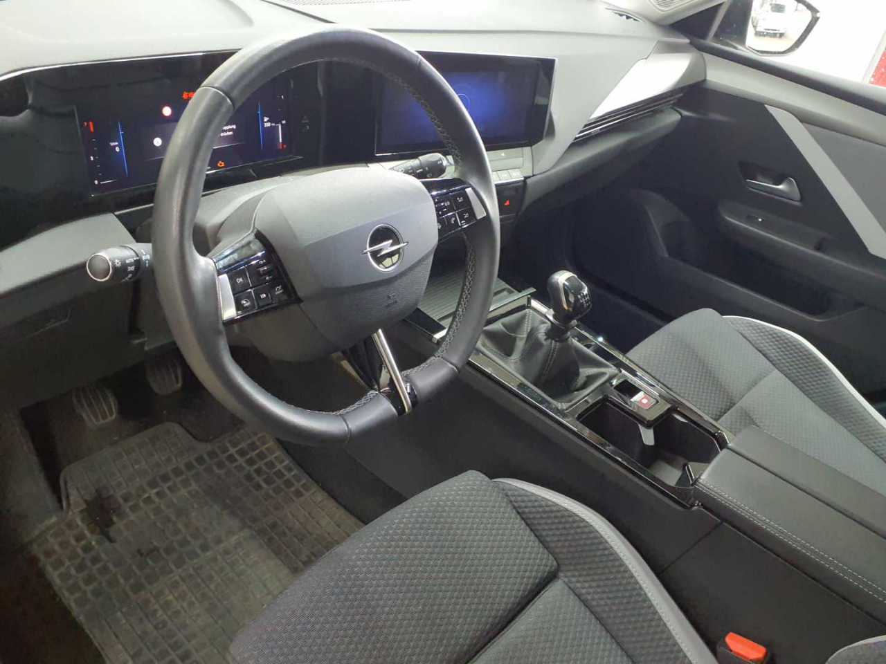 Opel Astra 1.2 Turbo Business Edition 9