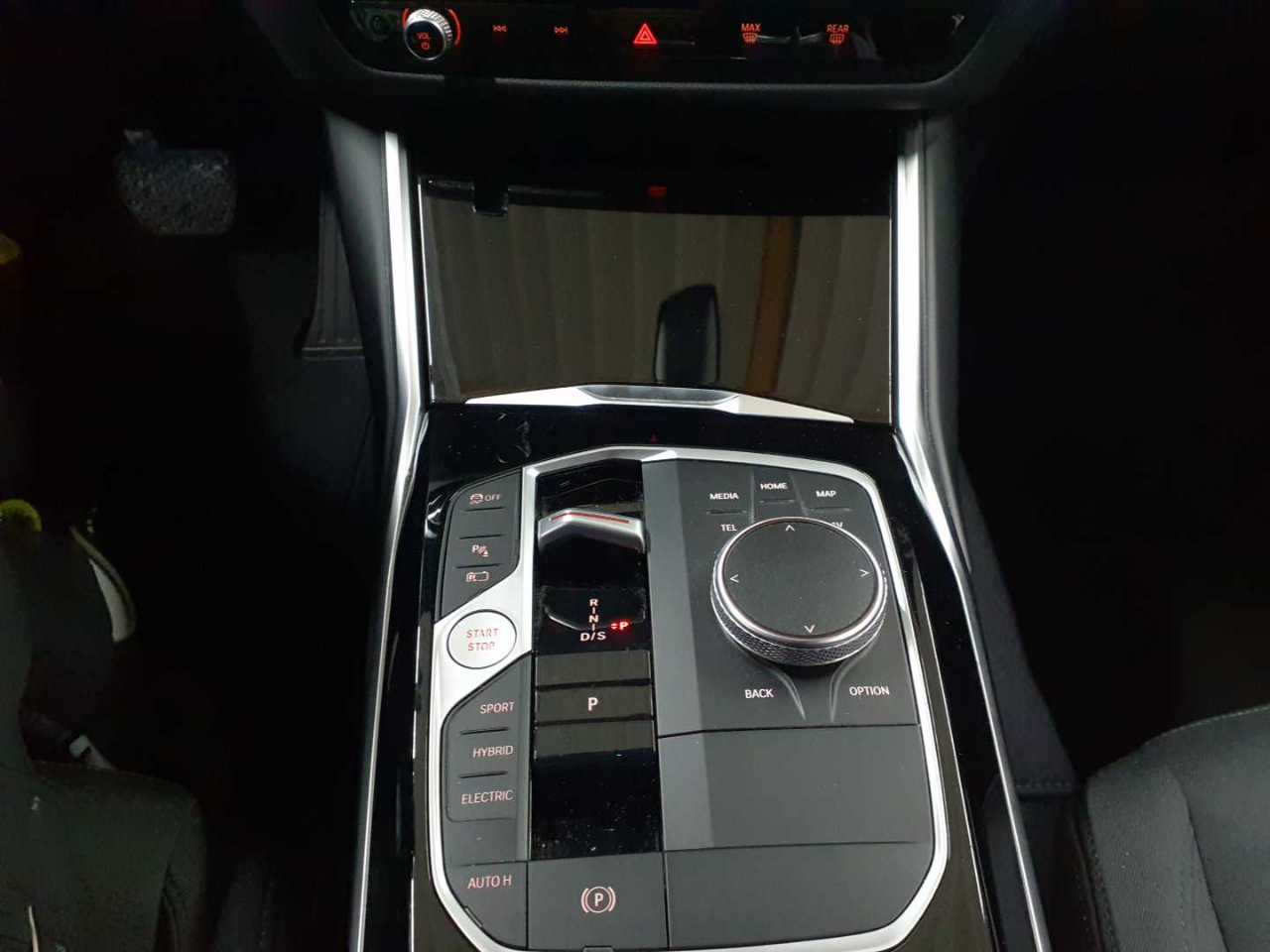 BMW 330e Touring Aut. 10