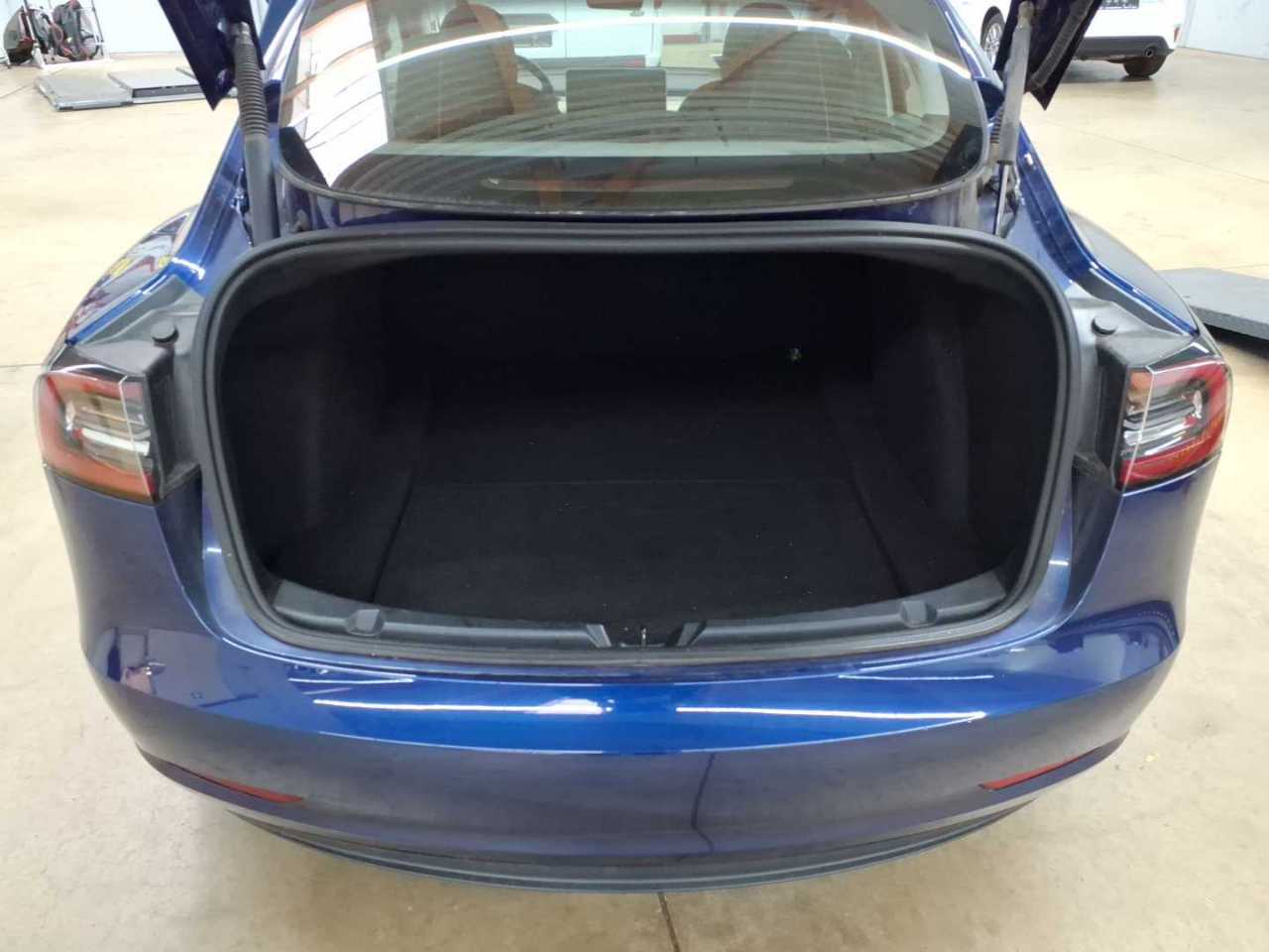 Tesla Model 3 Langstreckenbatt. Allradantrieb Dual Motor 580 KM (Shanghai Version) 15