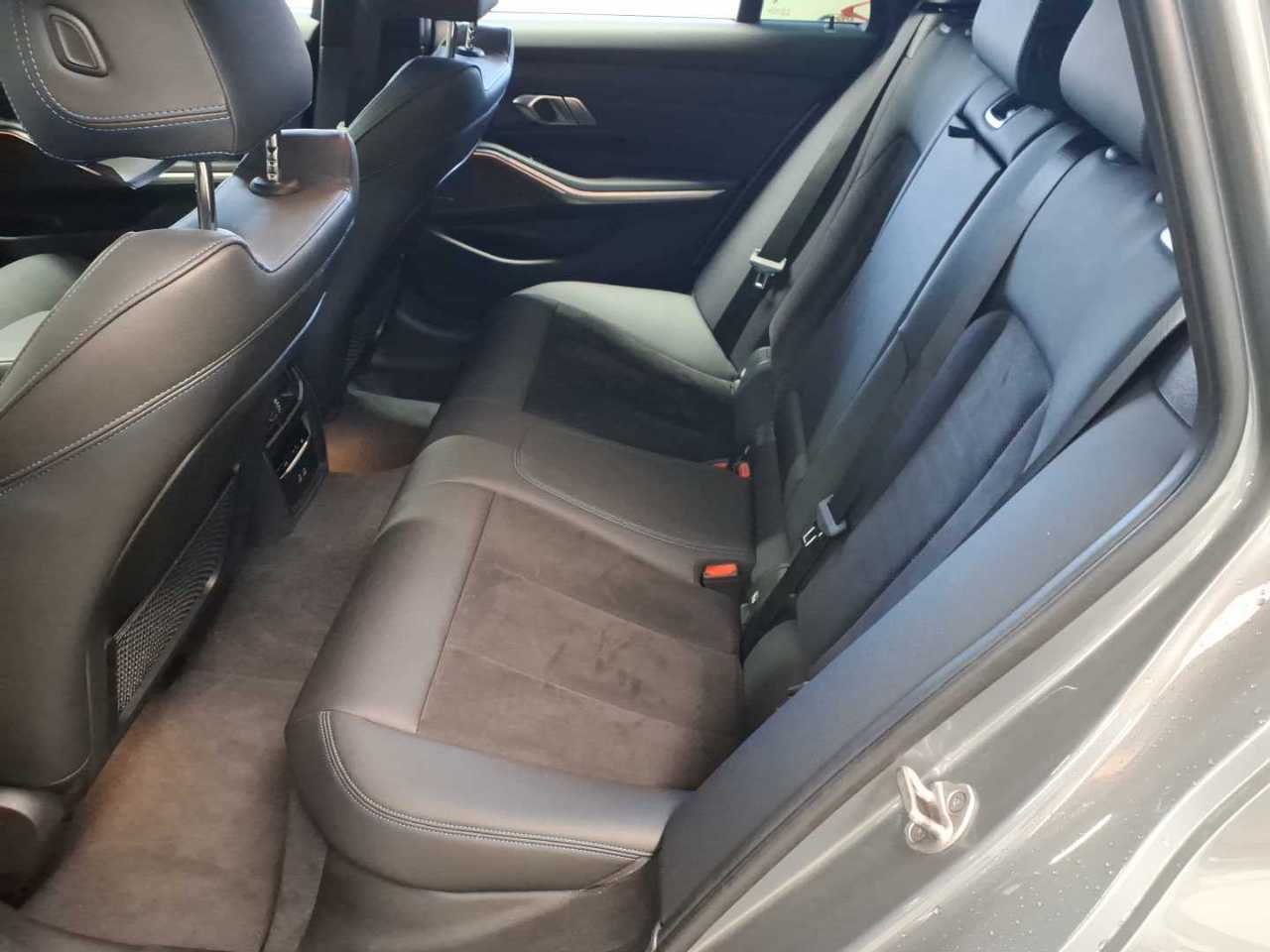 BMW 330d Touring xDrive Aut. 13
