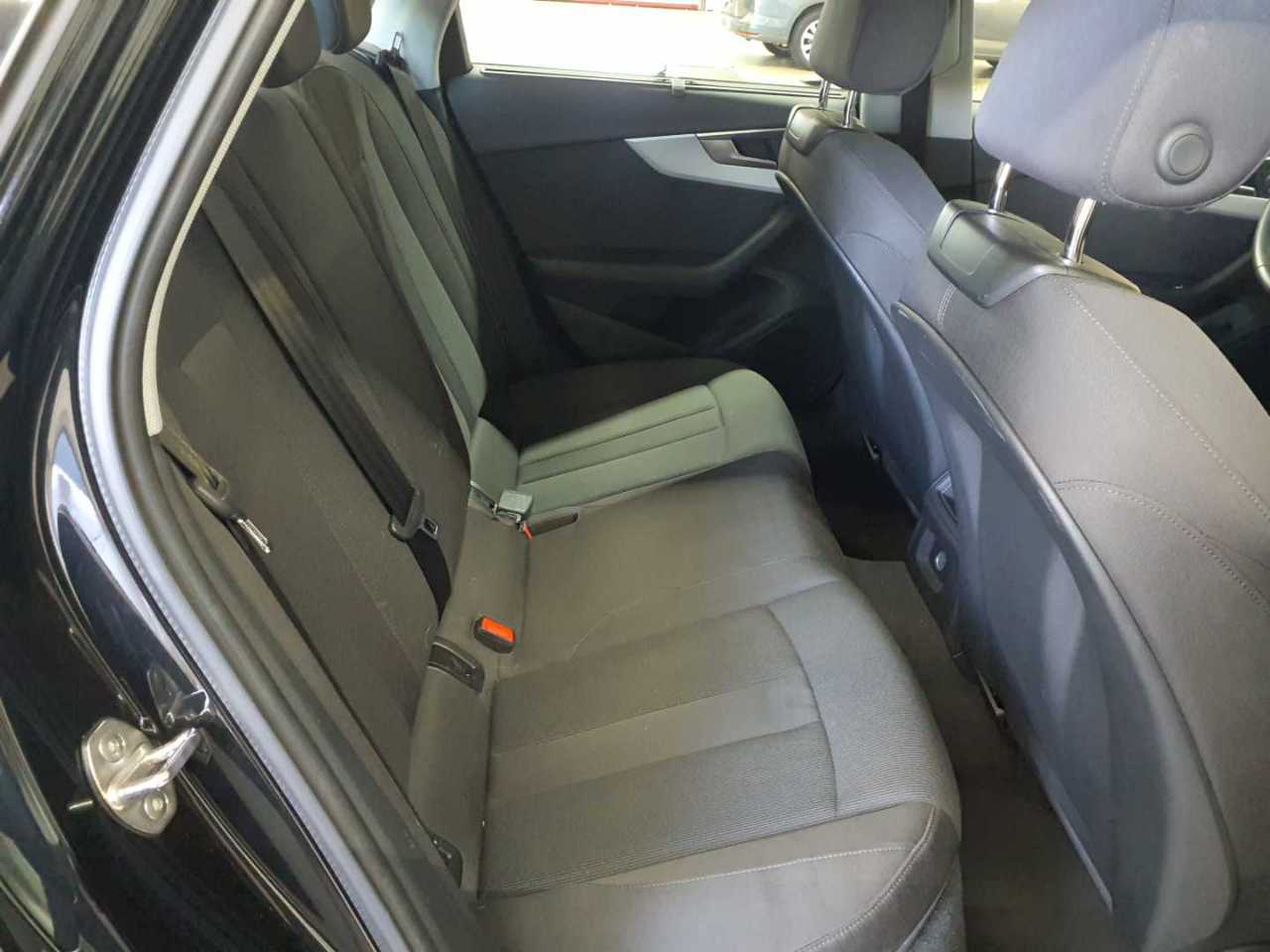 Audi A4 35 TDI S tronic 13