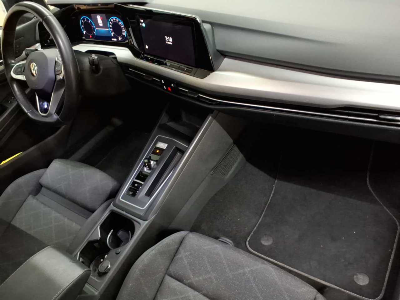 Volkswagen Golf Variant 2.0 TDI SCR DSG Life 9
