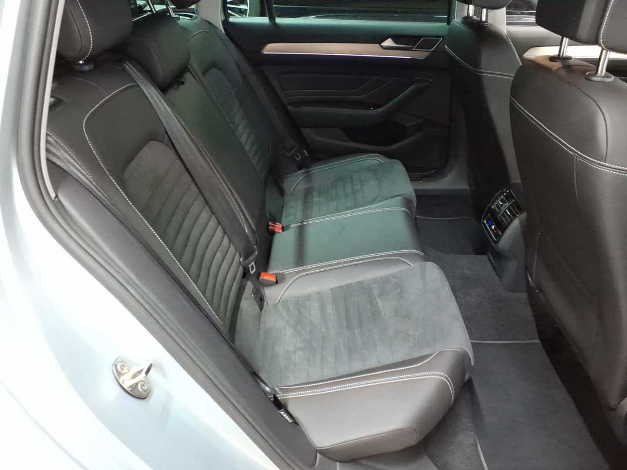 Volkswagen Passat Variant 2.0 TDI SCR DSG Elegance 14