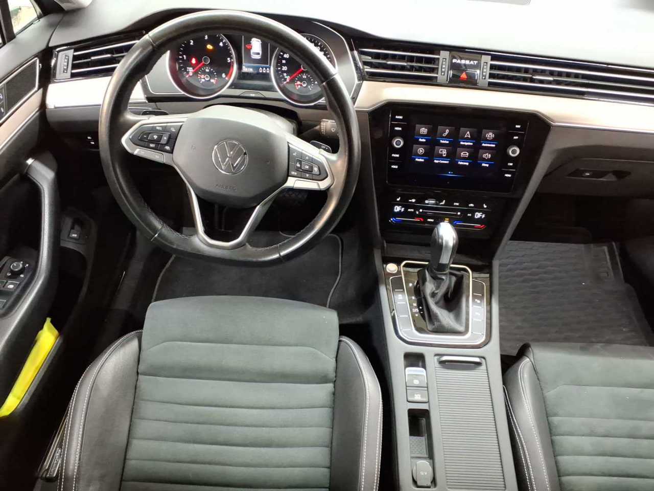 Volkswagen Passat Variant 2.0 TDI SCR DSG Elegance 10