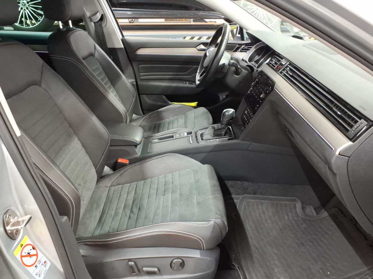 Volkswagen Passat Variant 2.0 TDI SCR DSG Elegance 8