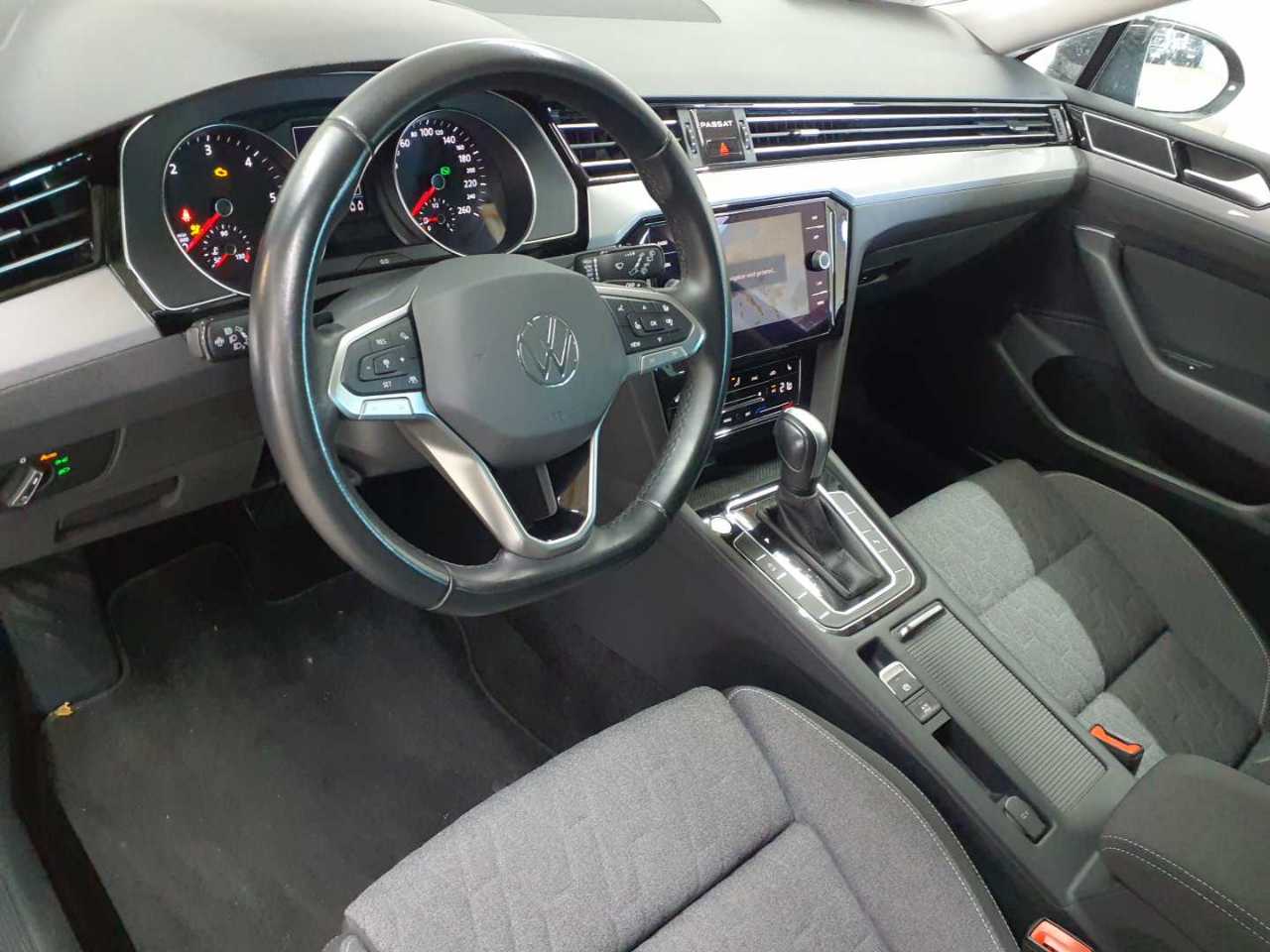 Volkswagen Passat Variant 2.0 TDI SCR DSG Business 9