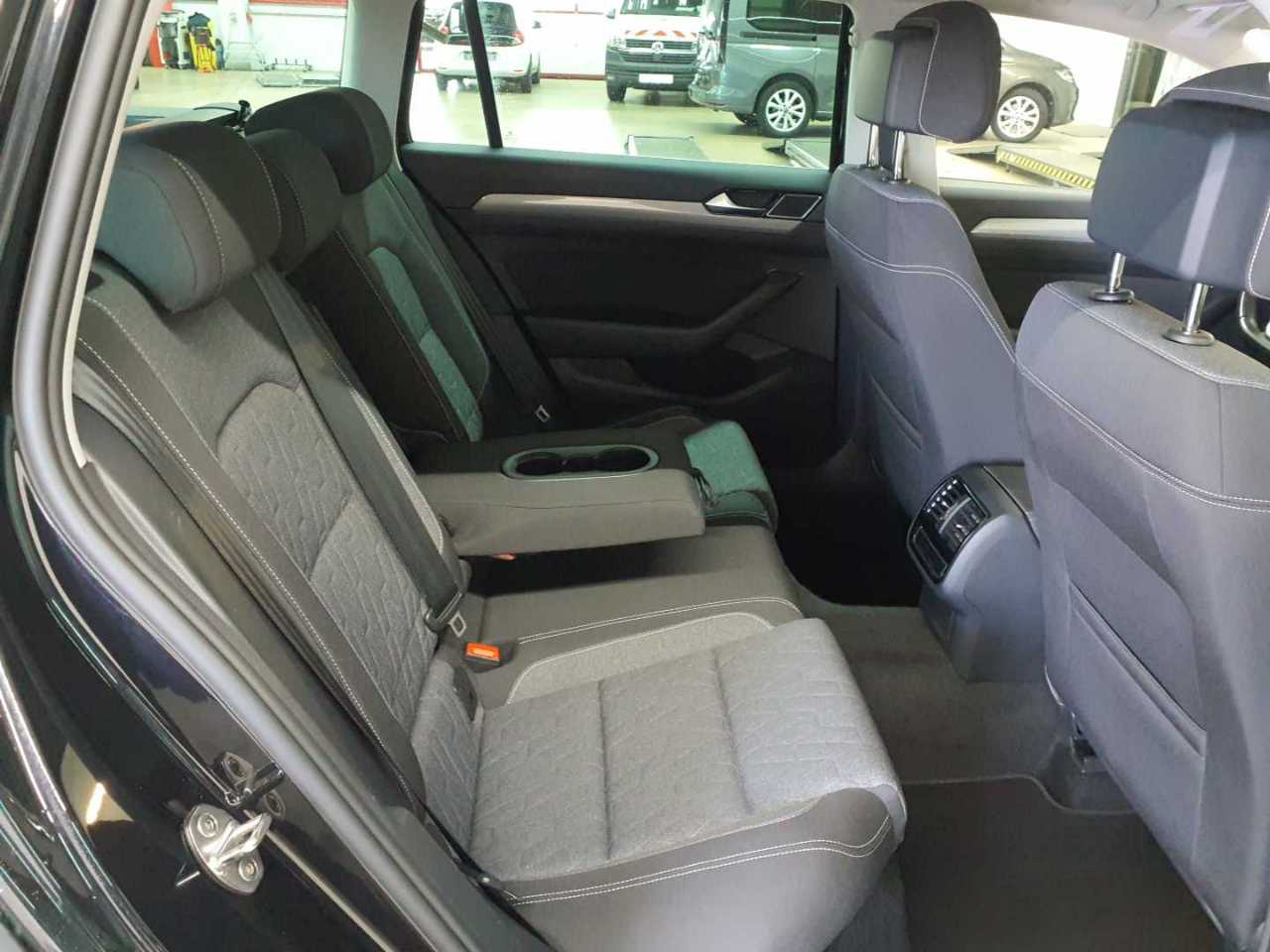 Volkswagen Passat Variant 2.0 TDI SCR DSG Business 13