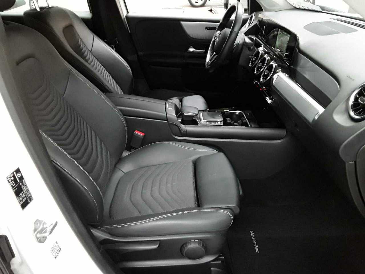 Mercedes-Benz GLB 200 4Matic 8G-DCT Style 8