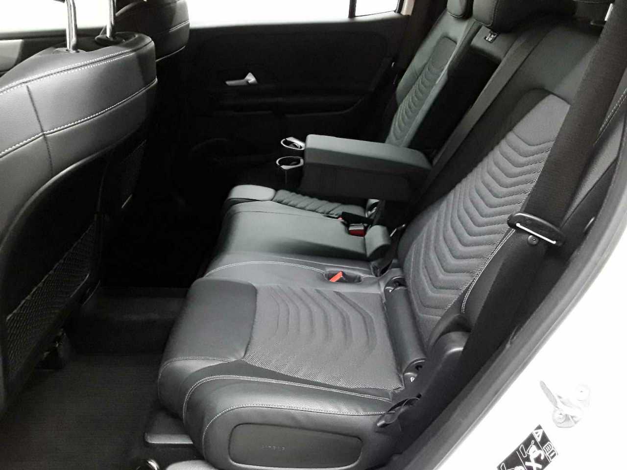 Mercedes-Benz GLB 200 4Matic 8G-DCT Style 13