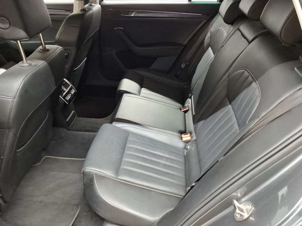 Skoda Superb Combi 2.0 TDI DSG Premium Edition 13