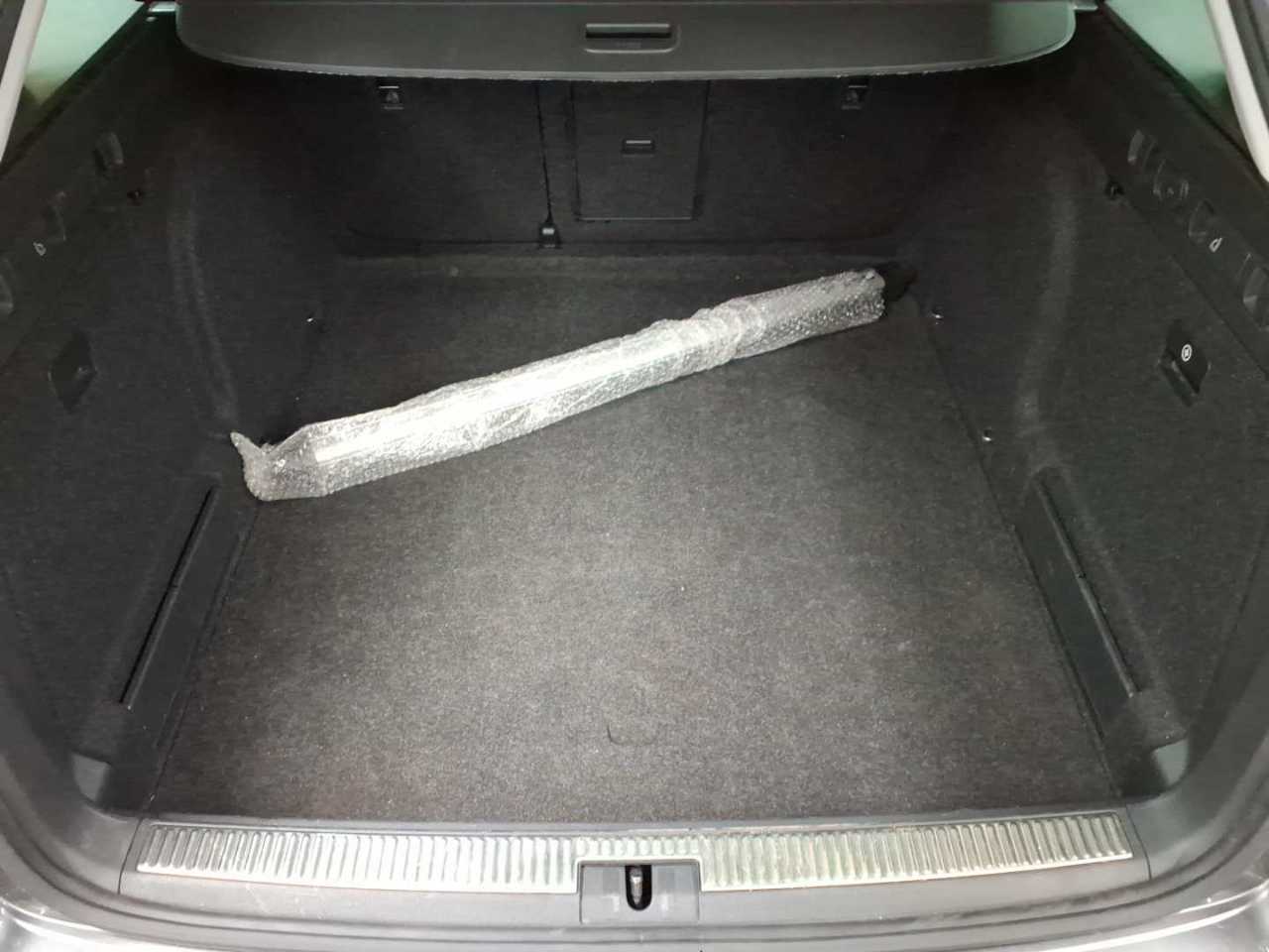 Skoda Superb Combi 2.0 TDI DSG Premium Edition 16
