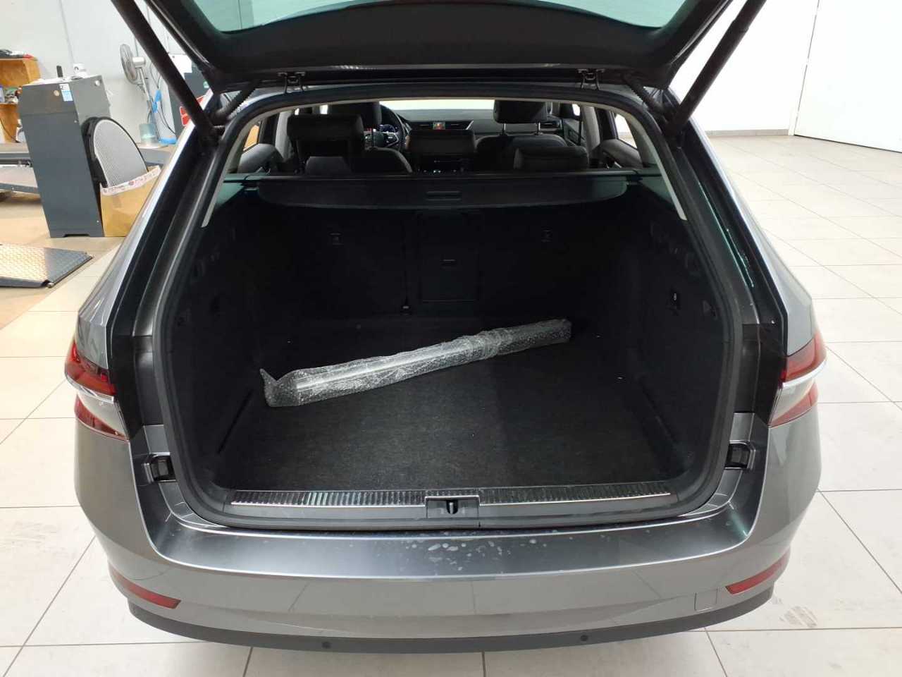 Skoda Superb Combi 2.0 TDI DSG Premium Edition 15