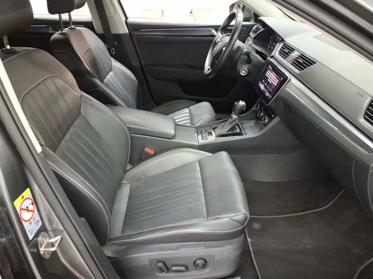Skoda Superb Combi 2.0 TDI DSG Premium Edition 8