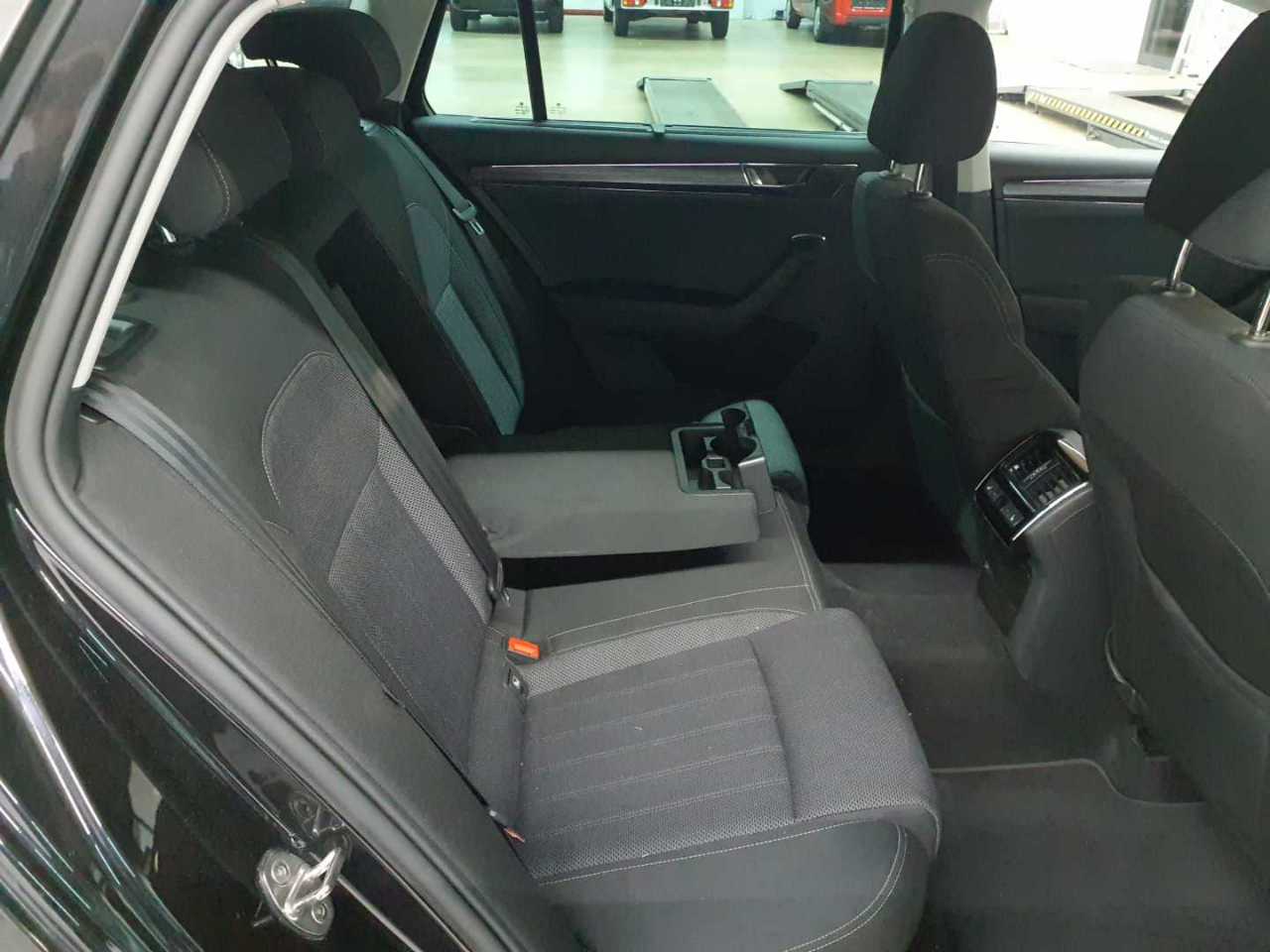 Skoda Superb Combi 1.4 TSI iV DSG Style 13