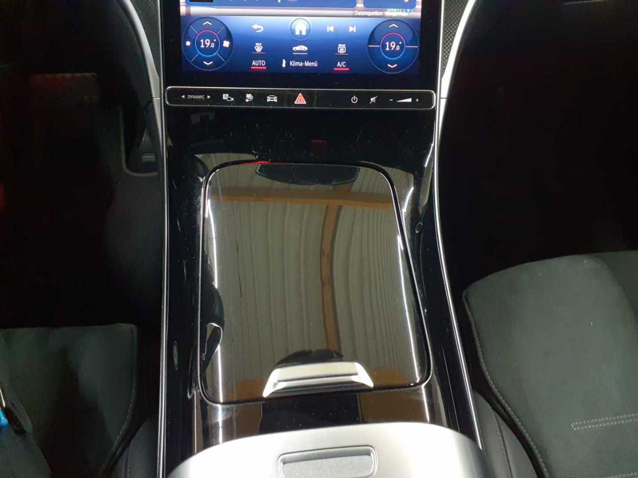 Mercedes-Benz C 300 e 9G-TRONIC AMG Line 10