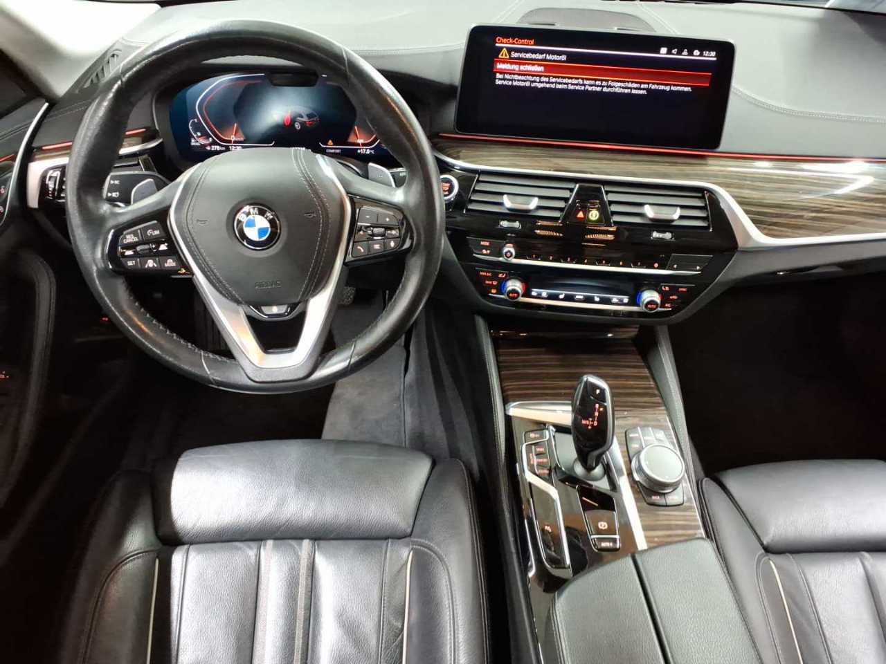 BMW 520d Touring Aut. Luxury Line 10