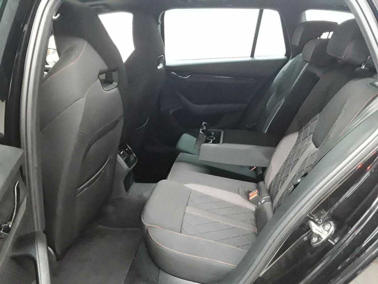 Skoda Octavia Combi 2.0 TDI DSG 4x4 RS 13