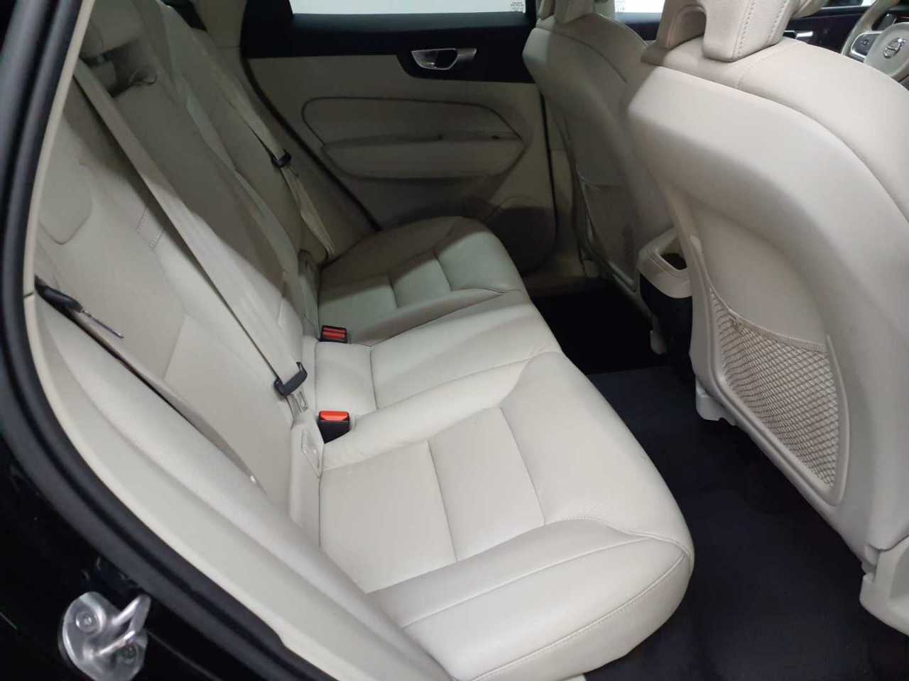 Volvo XC60 B4 D Geartronic Momentum Pro 14