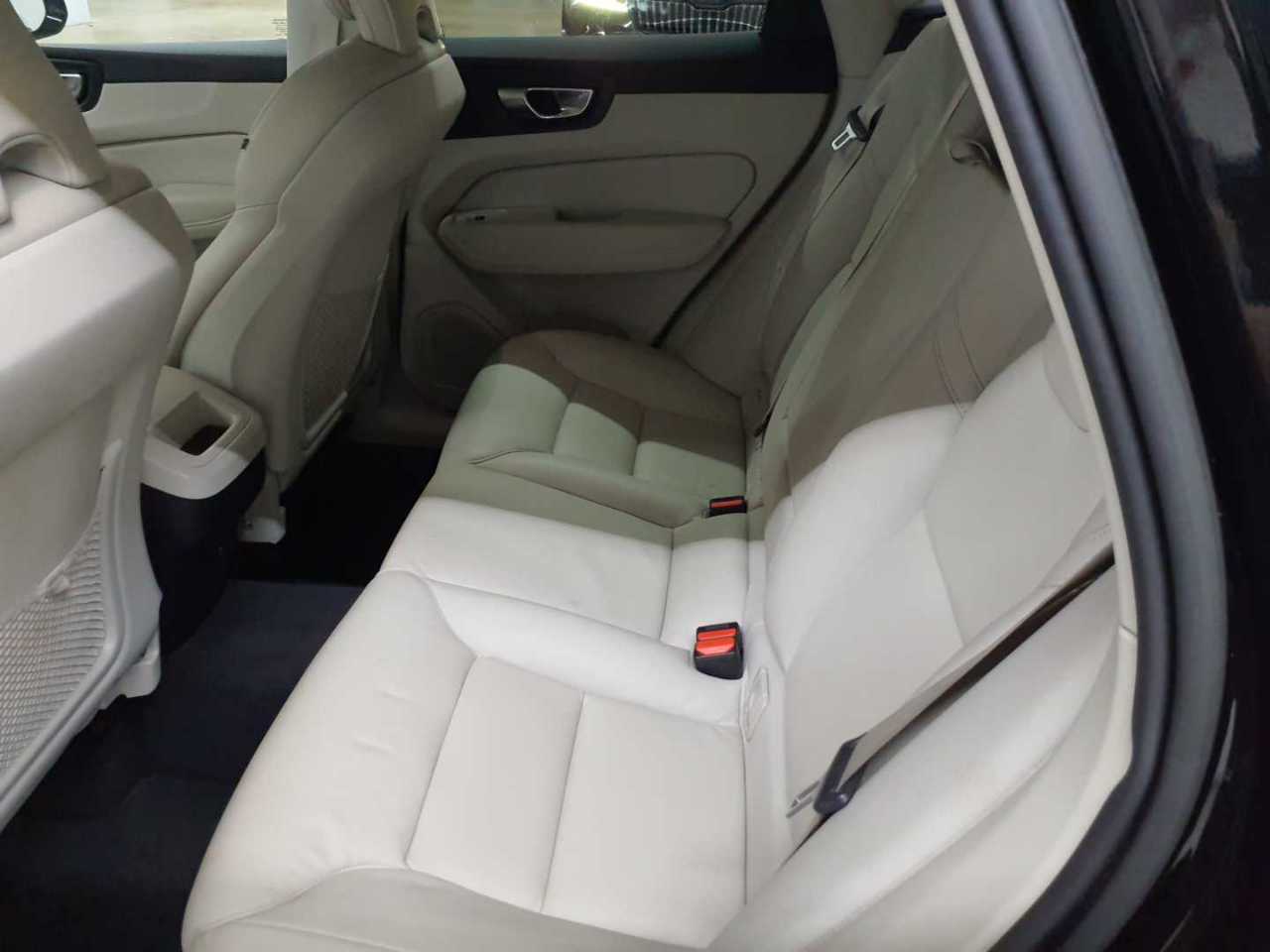 Volvo XC60 B4 D Geartronic Momentum Pro 13