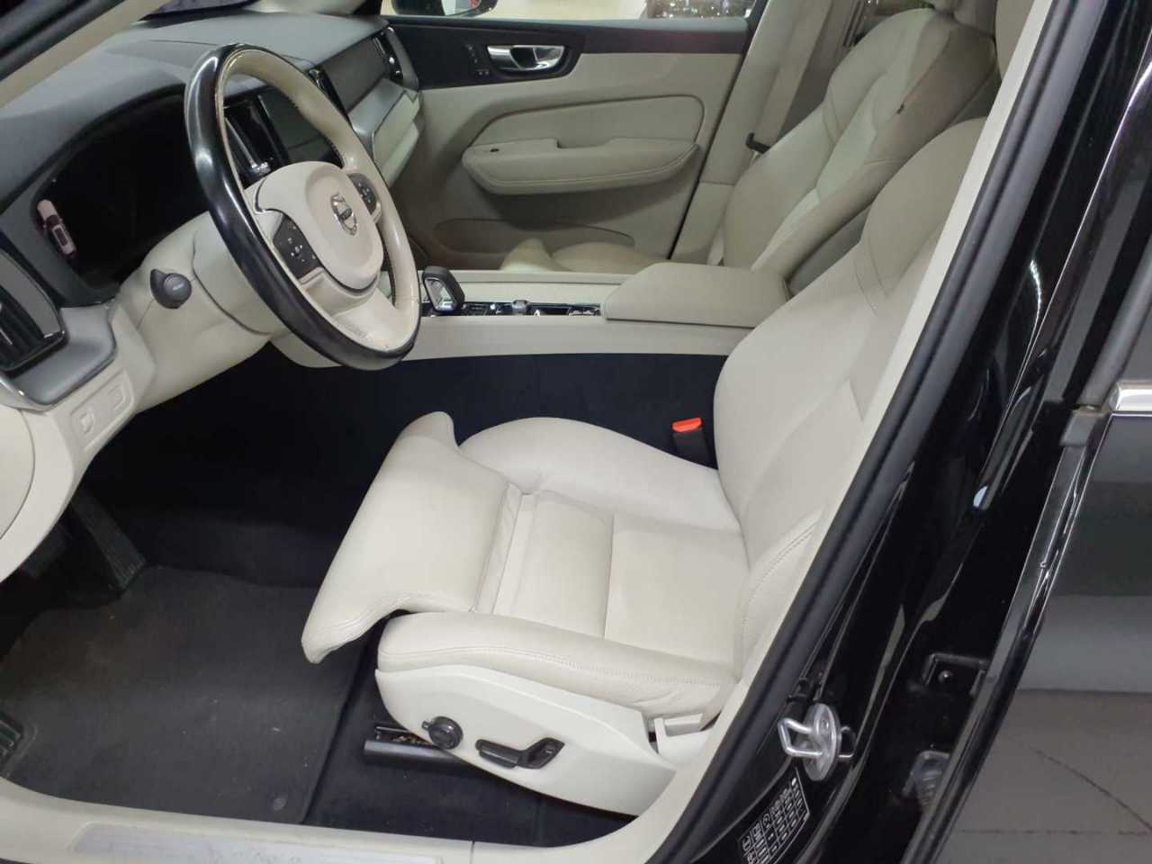 Volvo XC60 B4 D Geartronic Momentum Pro 7
