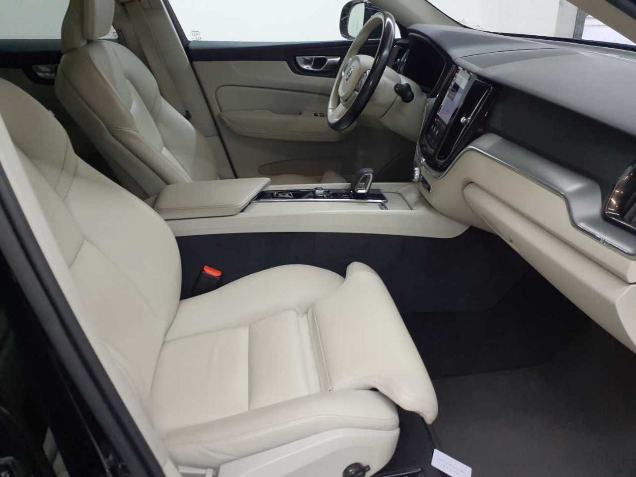 Volvo XC60 B4 D Geartronic Momentum Pro 8