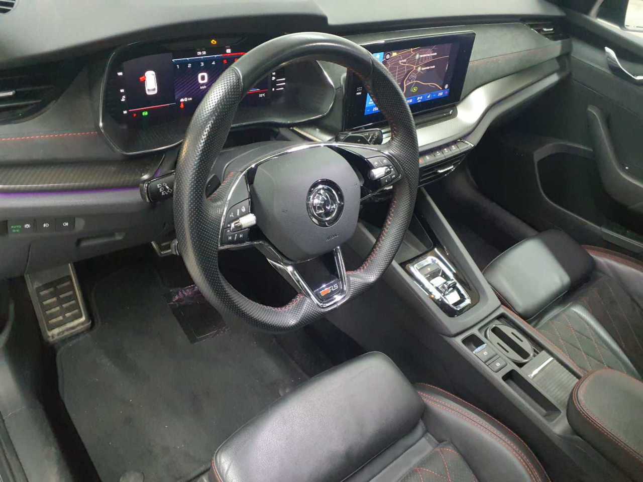 Skoda Octavia Combi 2.0 TDI DSG RS Plus 9