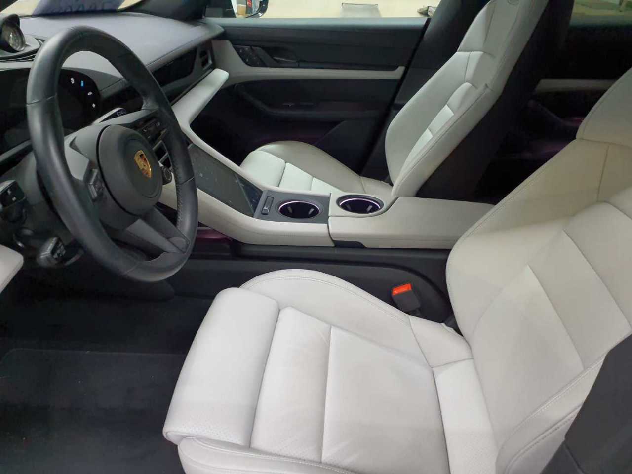 Porsche Taycan Sport Turismo Performancebatterie Plus 7