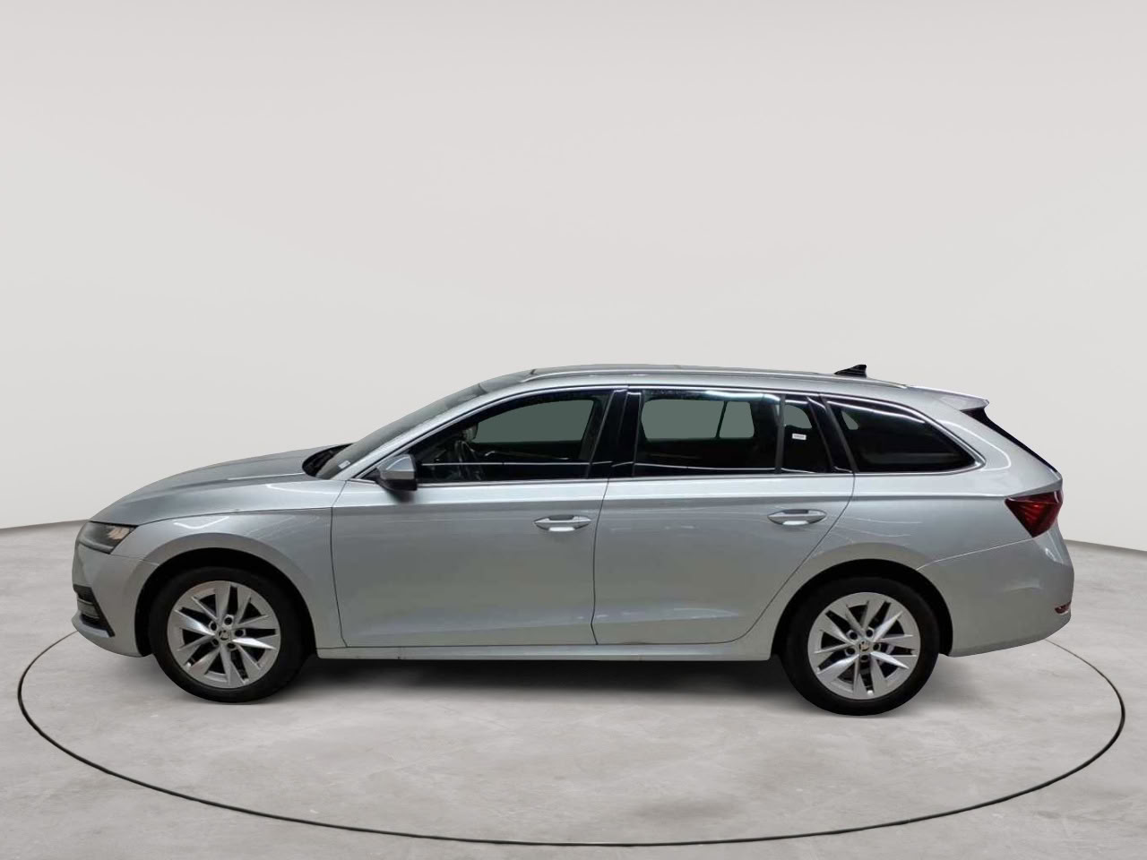Skoda Octavia Combi 2.0 TDI DSG First Edition 6