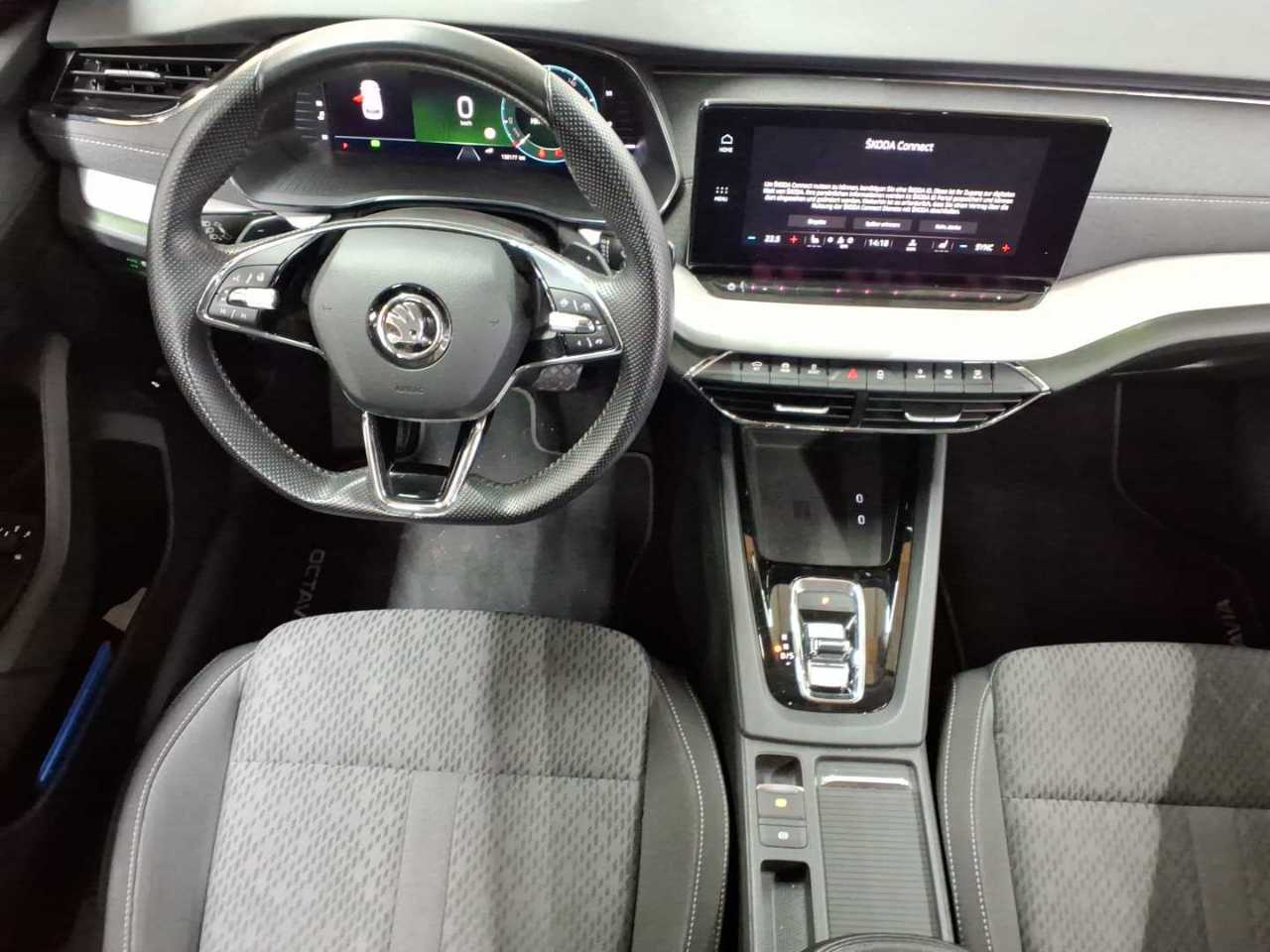 Skoda Octavia Combi 2.0 TDI DSG First Edition 10