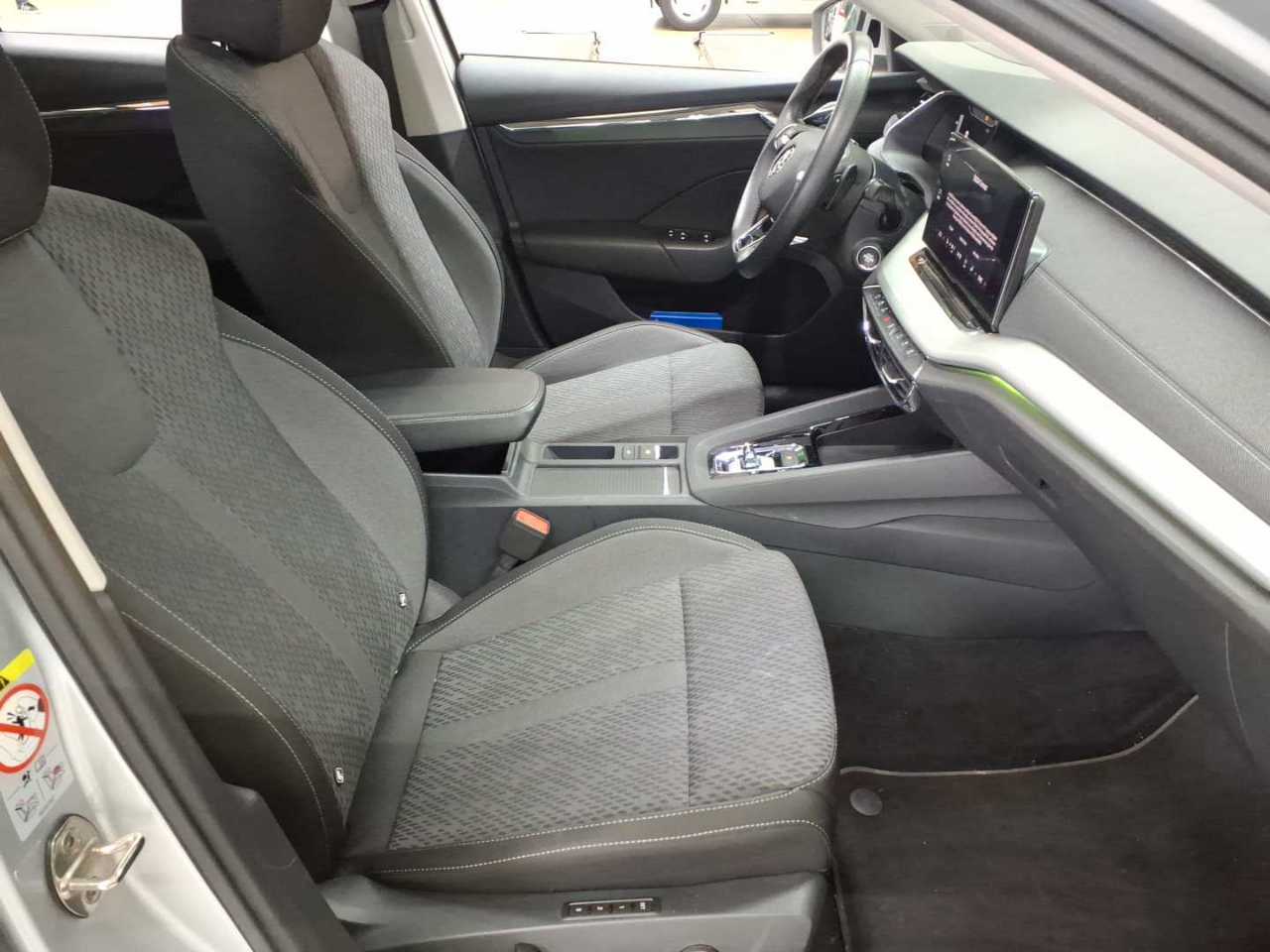Skoda Octavia Combi 2.0 TDI DSG First Edition 8