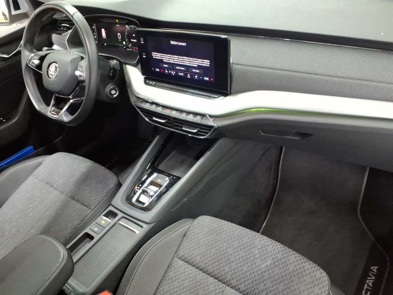 Skoda Octavia Combi 2.0 TDI DSG First Edition 9